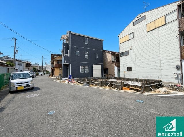 和泉市富秋町　第3期　新築一戸建ての前面道路含む現地写真|周辺は落ち着いた街並みの住宅地！子育てがしやすい住環境です！まだ未完成ですが、現地でしかわからない事もございます。是非一度ご覧ください。
