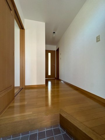 UパームF棟の玄関