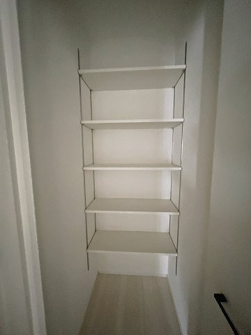 新築戸建・新築建売　郡山市富田町字下西田　富田西小・第六中の収納|玄関部分には可動棚の収納があり、外で使う工具や日用品などの保管に便利です！