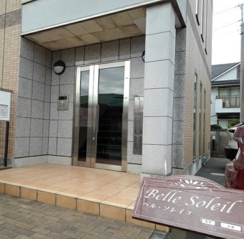 ベルソレイユBのエントランス
