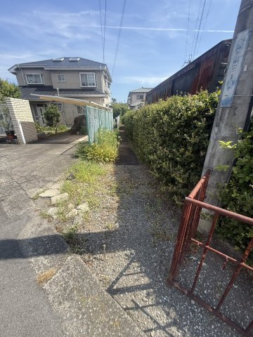 泉佐野市泉ケ丘3丁目　中古戸建の前面道路含む現地写真