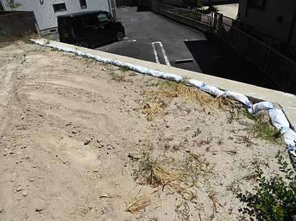 安佐北区亀山5丁目の前面道路含む現地写真