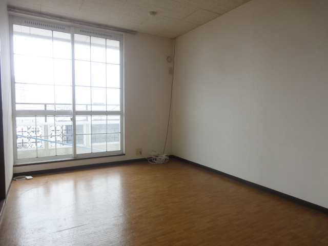 アーバンたわらⅡの居間・リビング