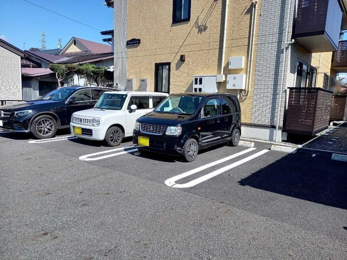 メゾン キャルムの駐車場