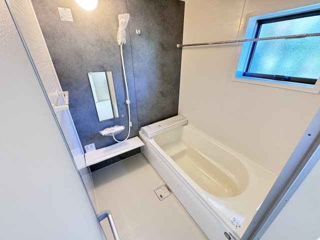 新築　高崎市中豊岡町第５　Livele Garden.S　１号棟の浴室|現地写真　乾燥・暖房・涼風と充実の内容！お風呂に入る前に暖房をつけておけば、寒い嫌な思いはしません。									

