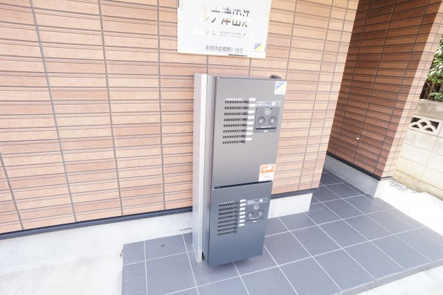 ルナ津田沼のエントランス|宅配ボックスも付いてます