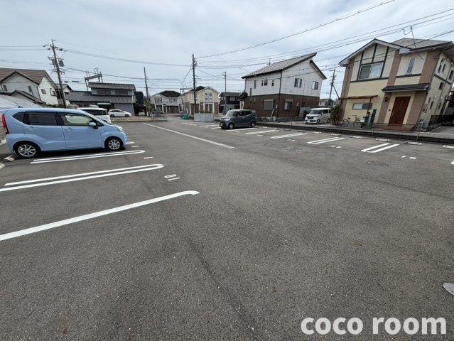 フェリシアの駐車場