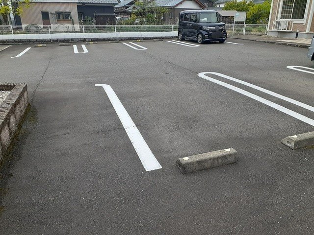 メゾン・ド・ＭＯＭＯの駐車場