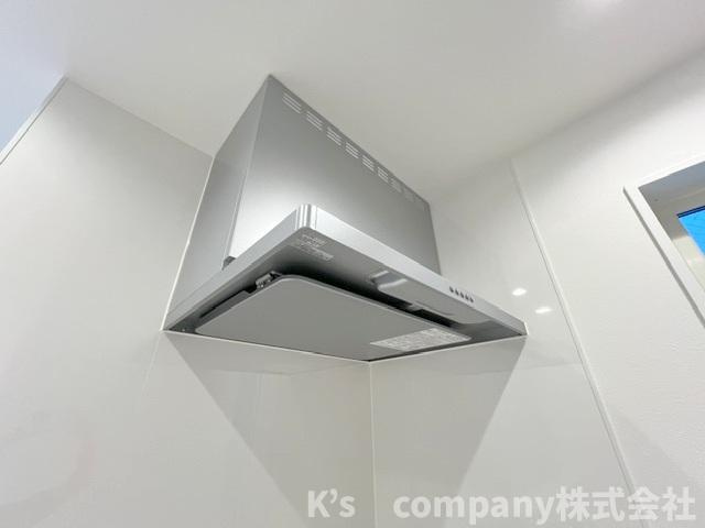 ◎茅ヶ崎市十間坂2丁目　新築戸建　2号棟のキッチン|お手入れのしやすいスリムタイプのレンジフード☆