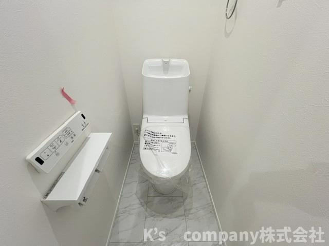 ◎茅ヶ崎市十間坂2丁目　新築戸建　2号棟のトイレ|白を基調とした清潔感のあるトイレ◇