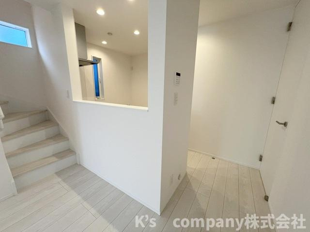 ◎茅ヶ崎市十間坂2丁目　新築戸建　2号棟のダイニング|リビングイン階段でご家族とのコミュニケーションが取りやすい間取りです◇