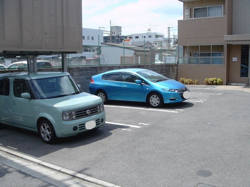 エクセレントフィールドの駐車場