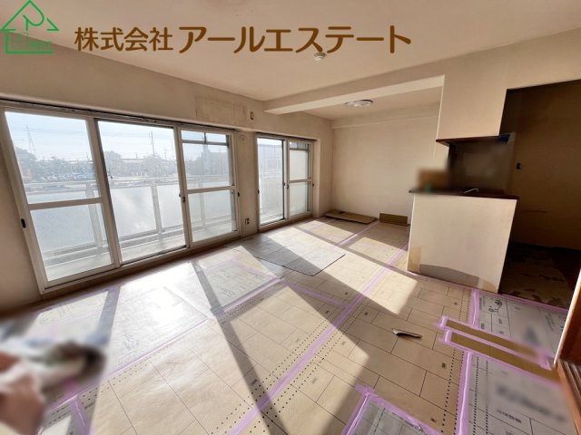 日光ハイツ加古川壱番館　　　山陽電鉄「浜の宮駅」徒歩13分の居間・リビング