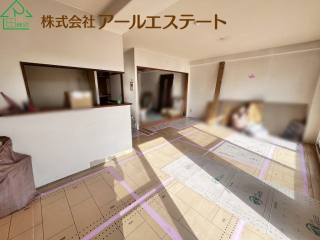 日光ハイツ加古川壱番館　　　山陽電鉄「浜の宮駅」徒歩13分の居間・リビング