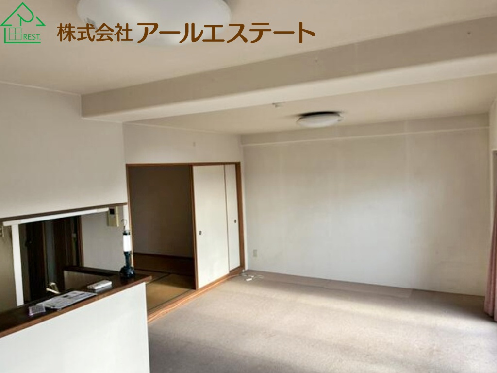 日光ハイツ加古川壱番館　　　山陽電鉄「浜の宮駅」徒歩13分の居間・リビング