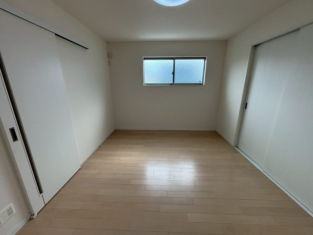 ラ・マシア田川北の洋室