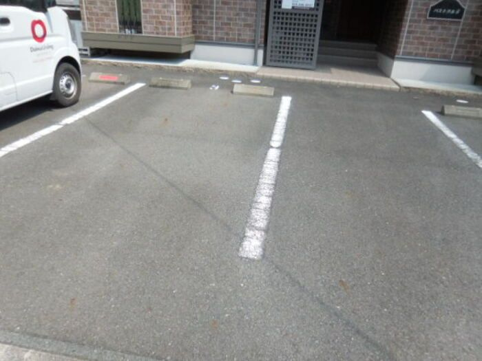 パストラル５の駐車場