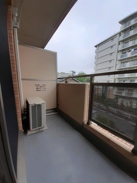 カルナック石鍋のバルコニー
