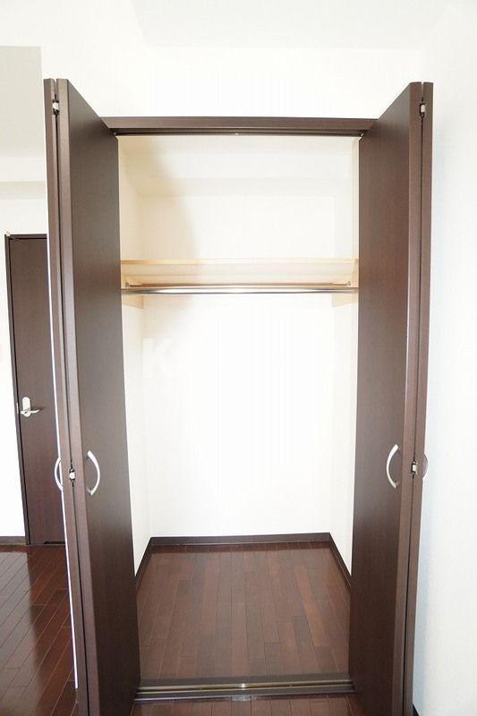 ラクラス高殿の収納|同物件別部屋の写真です