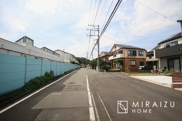 【前面道路含む現地写真】 | 前面道路☆運転が不安な方も安心な前面道路、きちんと幅員のある道路は女性にも安心です。整備されている道路は気持ちも良いですね♪