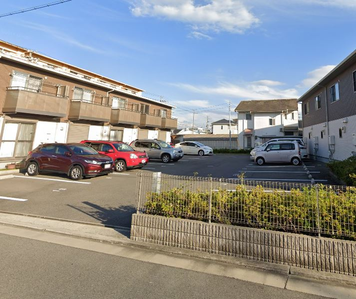 グレイス加茂B棟の駐車場|駐車場があるので、車を買う予定の方も安心です