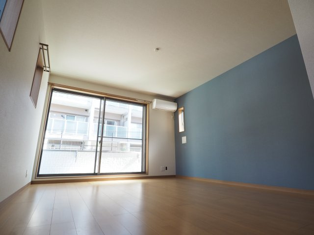 エステート三ッ沢壱番館の居間・リビング