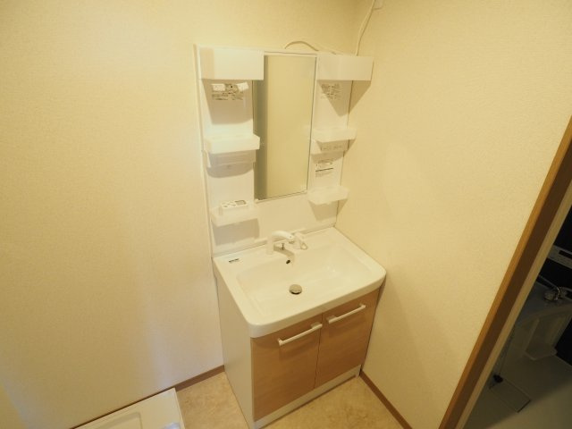 エステート三ッ沢壱番館の洗面所