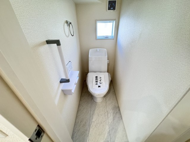 新築　高崎市中豊岡町第５　Livele Garden.S　3号棟のトイレ|現地写真　節水タイプのウォシュレット付きトイレ、水道料節約に一役買います！
