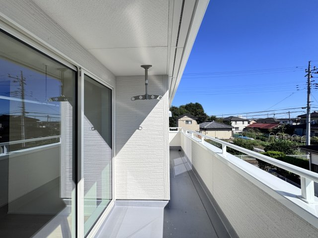 新築　高崎市中豊岡町第５　Livele Garden.S　3号棟のバルコニー|現地写真　日当たりの良い広々バルコニー！どのお部屋からも行き来できます。							


					
