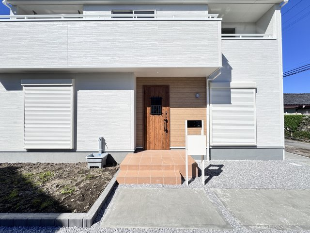 新築　高崎市中豊岡町第５　Livele Garden.S　3号棟の玄関|現地写真　ポストと一体型のTVモニターホンでセキュリティ安心！
