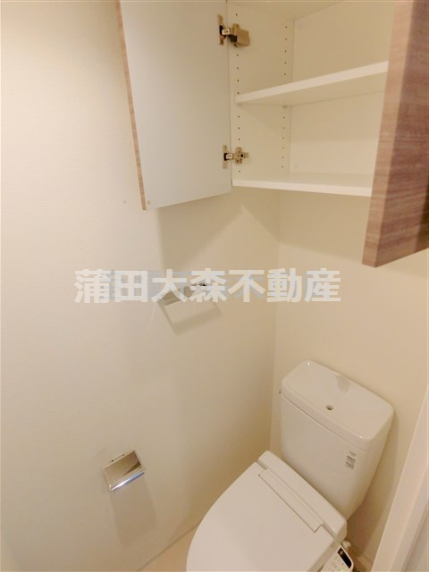 TFレジデンス京急蒲田のトイレ|棚収納と温水暖房便座付きトイレ