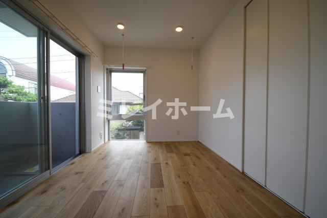 プラティーク大森山王の居間・リビング