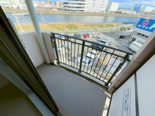CASAMT東三国のバルコニー
