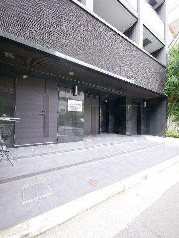 横浜市神奈川区平川町の賃貸マンションのエントランス
