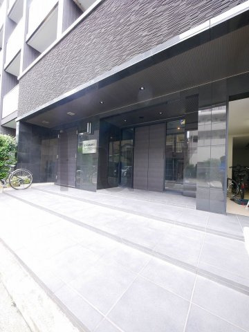 横浜市神奈川区平川町の賃貸マンションのエントランス