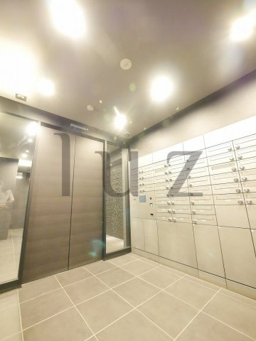 横浜市神奈川区平川町の賃貸マンションのエントランス