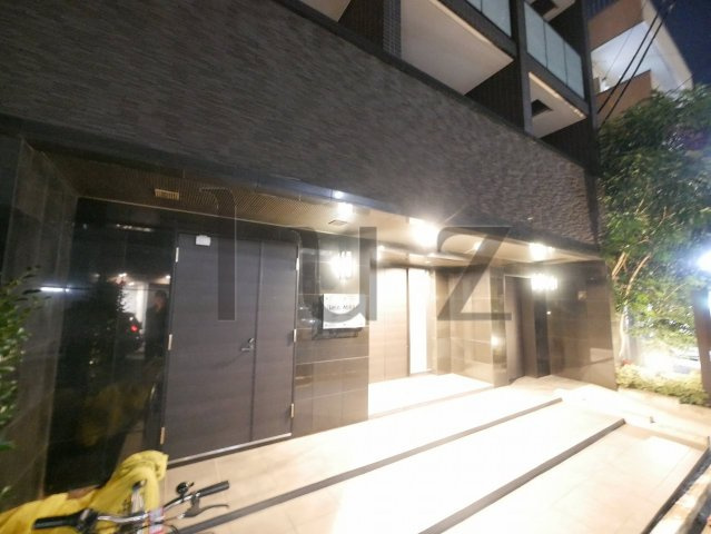横浜市神奈川区平川町の賃貸マンションのエントランス