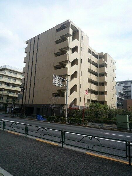 スカイコート浮間ガーデンの外観