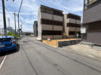 【前面道路含む現地写真】 | 現況更地ですので、解体費用がかからないのが嬉しいですね♪