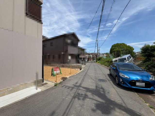 藤井町３丁目　売土地の前面道路含む現地写真|周辺にはスーパーや薬局など、商業施設がそろっていますよ！とても住みやすい環境です。