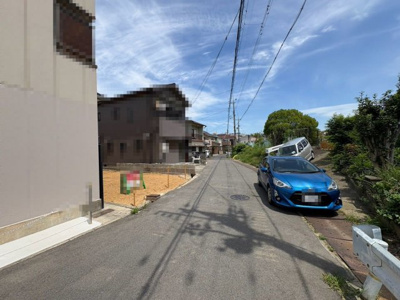 【前面道路含む現地写真】 | 藤井町３丁目　売土地 | 陽当たり良好な南東向き！たっぷりの陽光に包まれ穏やかな風が舞い込む心地良い住まいになりますよ♪
