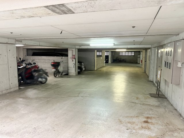 朝日プラザ伏見桂川の駐車場|分譲駐車場付き！詳しくはスタッフまでご相談ください♪（R8.8撮影）