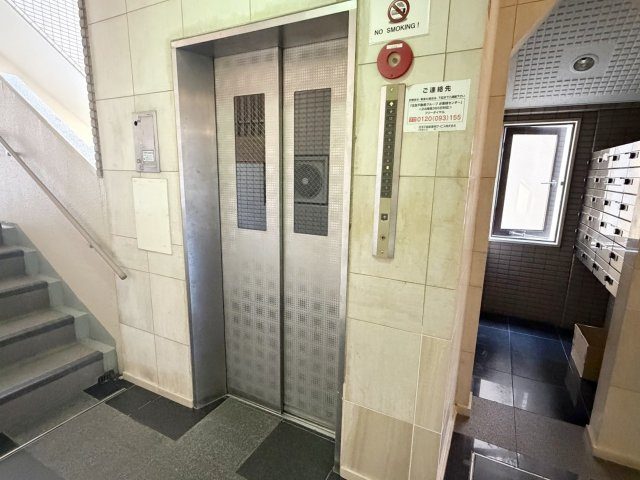 朝日プラザ伏見桂川の設備|エレベータ完備（R8.8撮影）