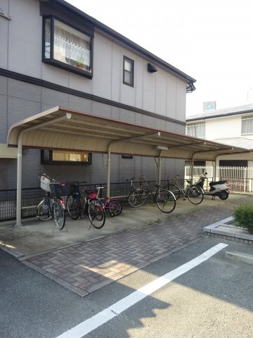 レジデンス国分II【10,000円キャッシュバック対象物件】の駐車場|駐輪場です