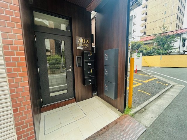 ARAビルのエントランス