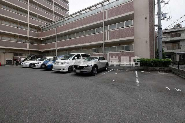 アルファ帝塚山の駐車場