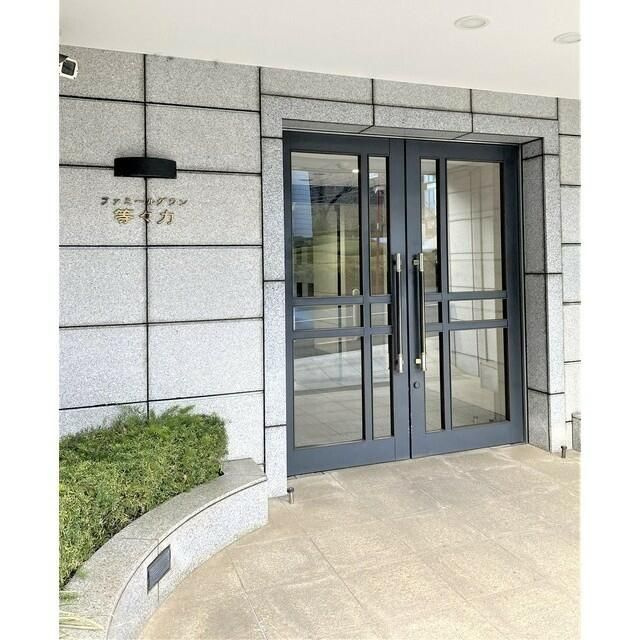 ファミールグラン等々力のエントランス