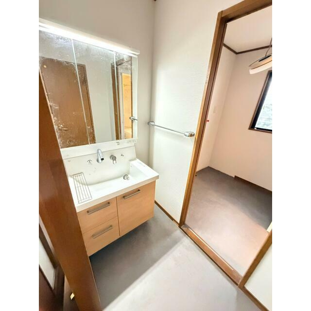 神屋町貸家の洗面所