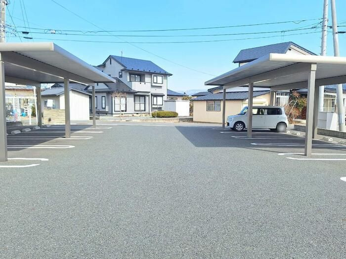 コンフォーティア東仙北　Ａの駐車場