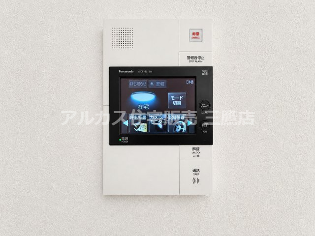 ライオンズヒルズ調布つつじヶ丘弐番館のセキュリティ|来訪者を映像で確認でき、防犯面に配慮されたTVモニター付きインターホン。
